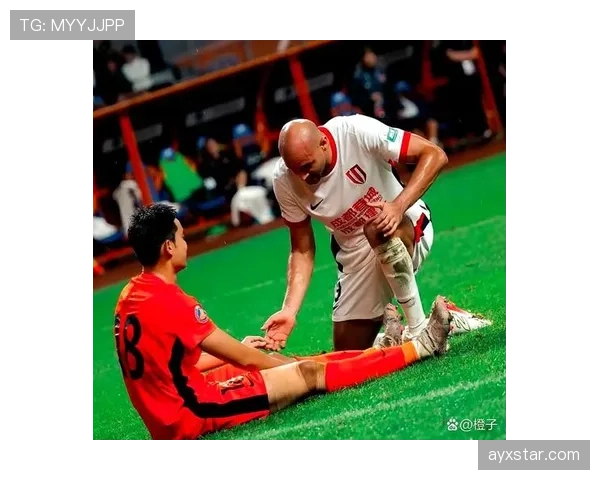 抢门将手中球犯规判罚为何经常被裁判忽视？揭秘规则细节解析